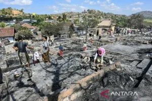 Kebakaran Desa Adat Sade Jadi Alarm Keras: Pariwisata Harus Tangguh Hadapi Bencana