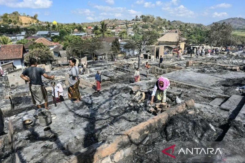 Kebakaran Desa Adat Sade Jadi Alarm Keras: Pariwisata Har...