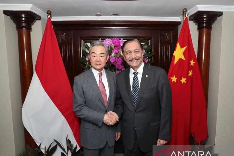 Menlu Tiongkok Wang Yi Temui Ketua DEN RI Luhut Panjaitan...