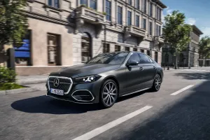 Mercedes-Benz Perbarui C-Class, Hadirkan Desain Lebih Tegas dan Teknologi AI