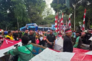 Peringati HUT RI, Polda Metro Jaya Fasilitasi Perpanjangan SIM Gratis Ribuan Pengemudi Ojol 
