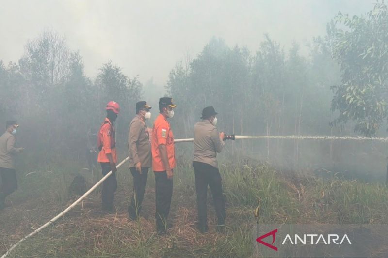 Situasi Makin Genting! Kapolda Kalsel Pimpin Pemadaman Ka...
