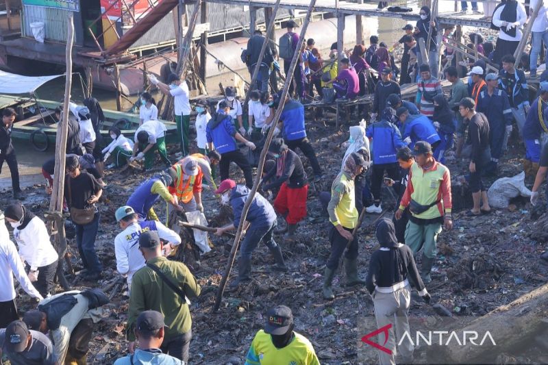 Sungai Musi Dipenuhi Sampah, Wali Kota Palembang Ajak Warga Bergerak.