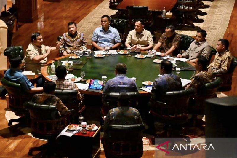 Mendadak Gelar Ratas pada Malam Hari di Waktu Libur! Pres...