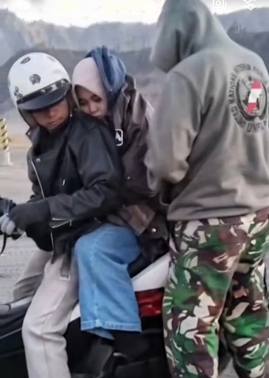 Pengunjung Bromo Diserang Hipotermia, Prajurit Marinir Be...