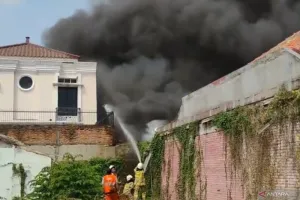 40 Bangunan Terbakar di Jakarta Timur, Sudin Gulkarmat Kerahkan 90 Personel 