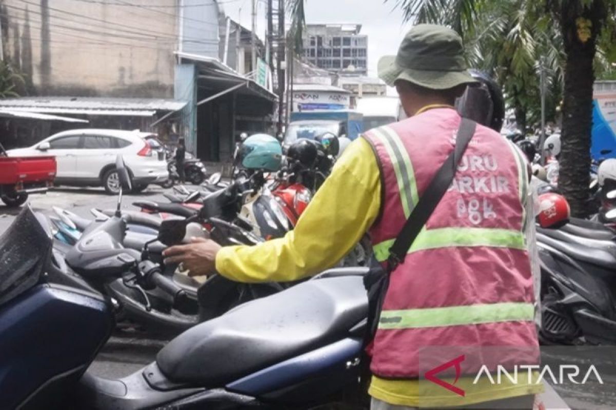 Atasi Pungli di Minimarket, Pansus DPRD DKI Usul Jukir Di...