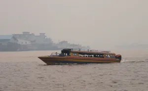 Kabut Asap Ganggu Sungai Kapuas, Warga Diminta Waspada Kecelakaan