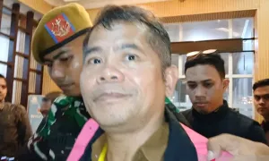 Tersenyum ke Kamera, Kepala PKBM Tangerang Tersangka Korupsi Terancam 20 Tahun Penjara