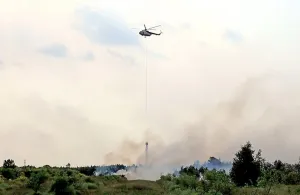 Menembus Asap Karhutla Kalsel, Heli TNI AU dan Gabungan Bergerak Padamkan Api.