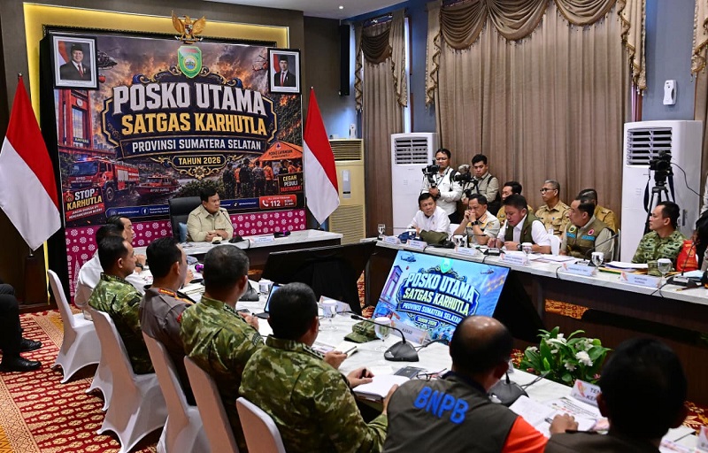 Panglima TNI Dampingi Presiden Prabowo Tinjau Penanganan Karhutla di Riau dan Sumsel.