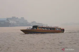 Polda Kalbar Imbau Pengguna Angkutan Air di Sungai Kapuas Waspadai Asap 