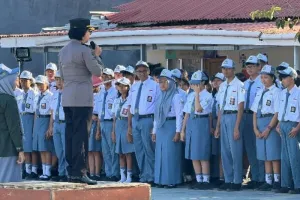 Polwan Goes to School Bikin Pelajar Manado Tersentak, Ini Pesan Pentingnya
