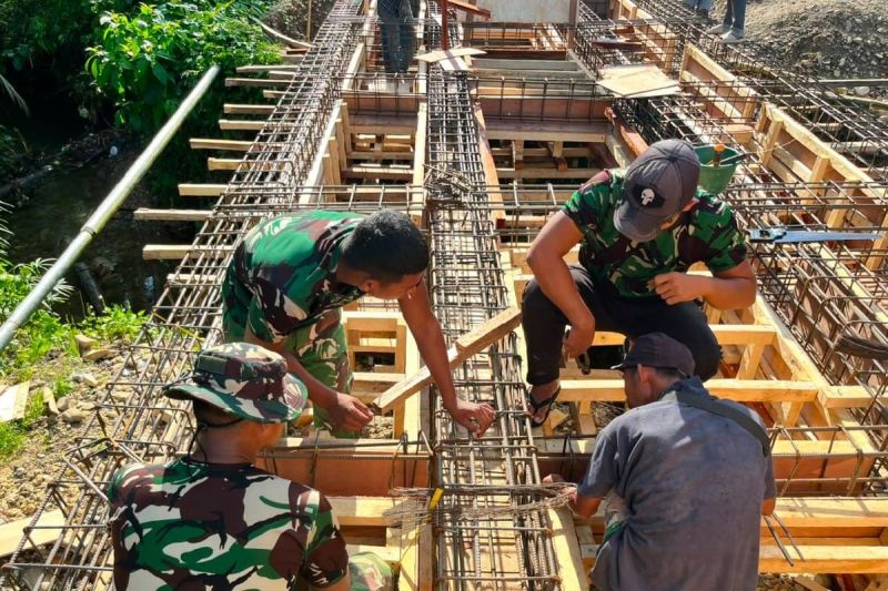 Satgas TNI Hadir di Nias Selatan, Pembangunan Jembatan Ba...