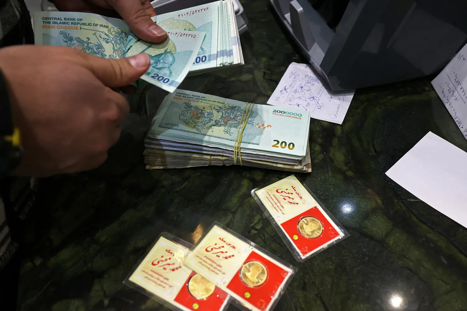 Tabuh Genderang Perang Dagang, Iran Siap Pasang Badan Had...