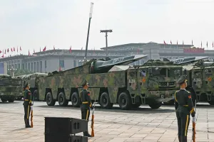 Tiongkok Kembangkan Misil Hipersonik Jarak Jauh