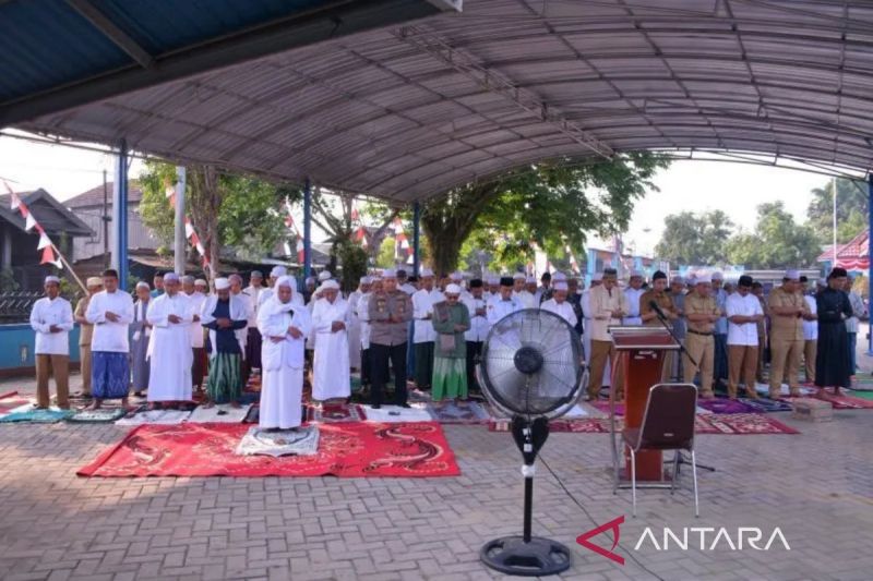 Warga Daha Utara HSS Gelar Shalat Istisqa, Memohon Hujan ...