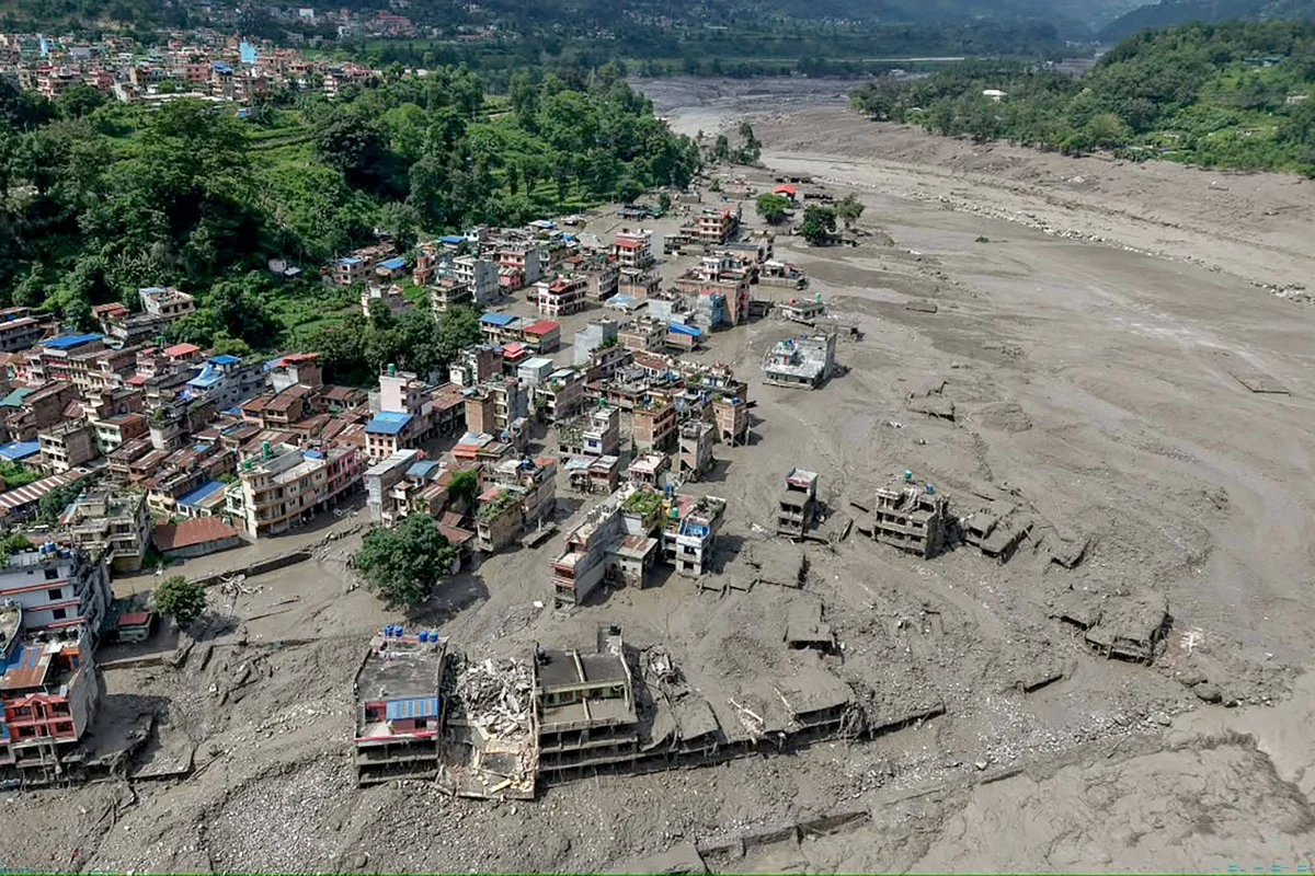 Nepal Siaga Satu Gempuran Ganda Banjir Bandang dan Longso...
