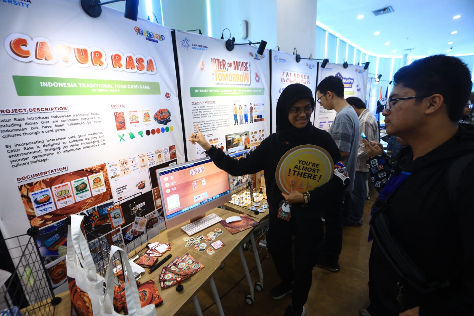 Padukan Seni, Teknologi, dan AI: Sampoerna University Pam...