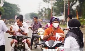 Pemkab Dharmasraya Bagikan Ribuan Masker Antisipasi Kabut Asap