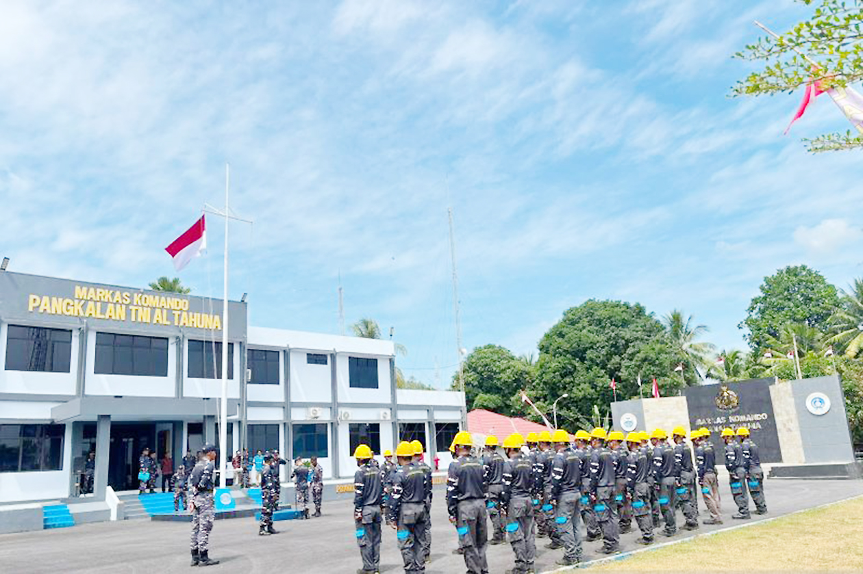 PLN Gandeng TNI AL Gelar Latihan Dasar Petugas Yantek di Kepulauan Sangihe