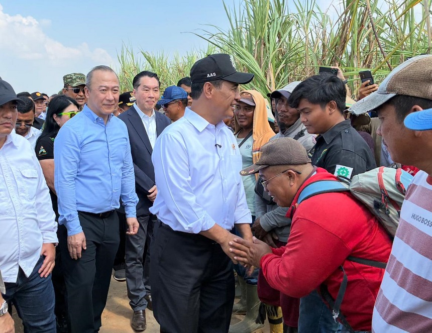 Ribuan Penebang Tebu Sambut Mentan Amran, Diajak Dukung Swasembada Gula Nasional.
