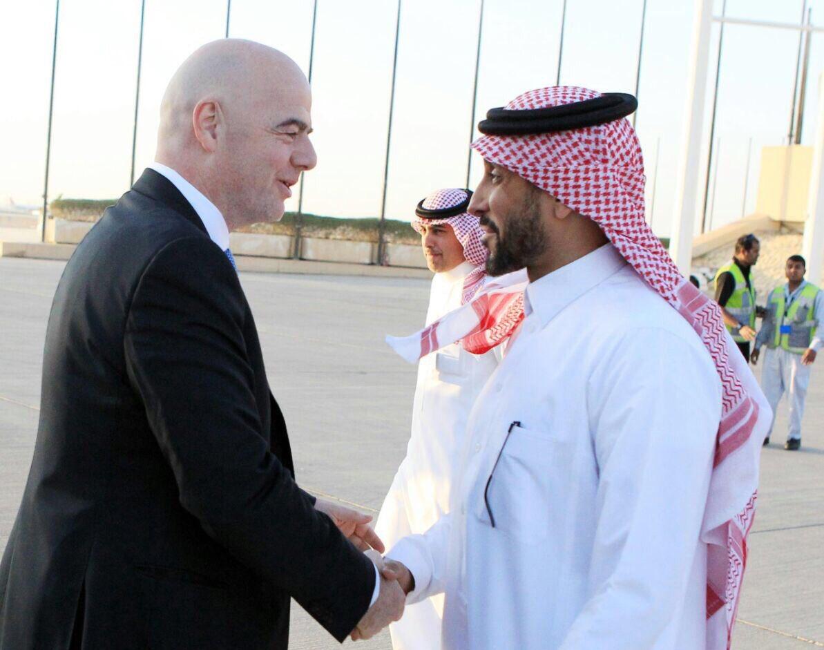 Arab Saudi Dukung Infantino di Tengah Krisis Rencana Inve...