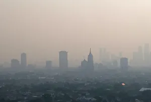 Cuaca Hari Ini: BMKG Peringatkan Hujan Lebat Disertai Kilat dan Angin Kencang.