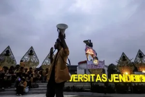 DPR Tegaskan Institusi Pendidikan Tinggi Bukan Ruang Transaksi