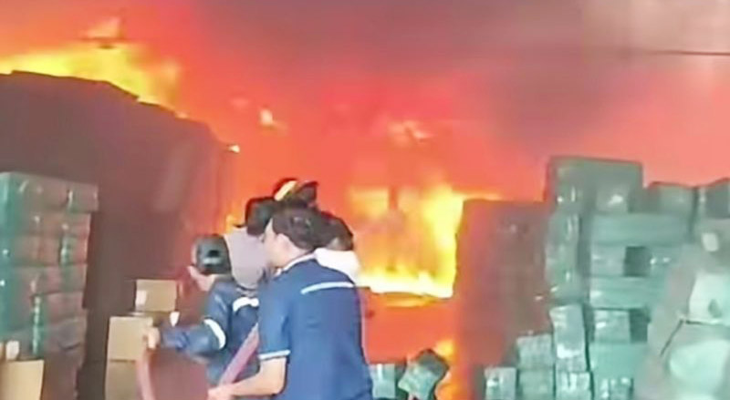 Kebakaran Hebat Terjadi Hari Ini, Api Lahap Pabrik Plastik di Kabupaten Serang, Picu Kepanikan Warga