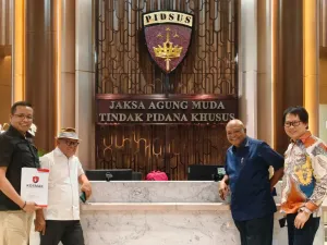 Desak Kejagung Usut Pihak Lain dalam Kasus Batubara PLN EPI, KOSMAK Kembali Datangi Gedung Bundar 
