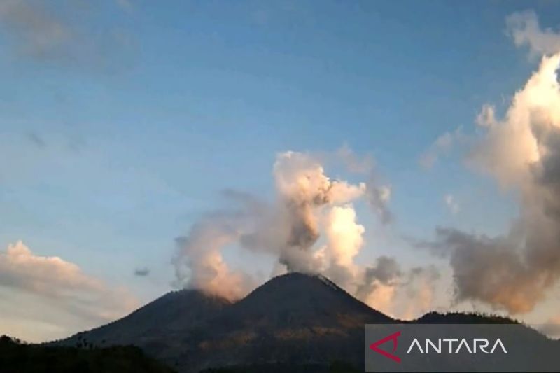 Waduh Mengkhawatirkan! Gunung Lewotobi Meletus dan Lontar...