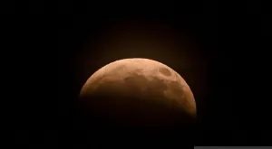Bulan Malam Ini Terlihat Hampir Penuh, Ini Fase dan Waktu Bulan Purnama Berikutnya