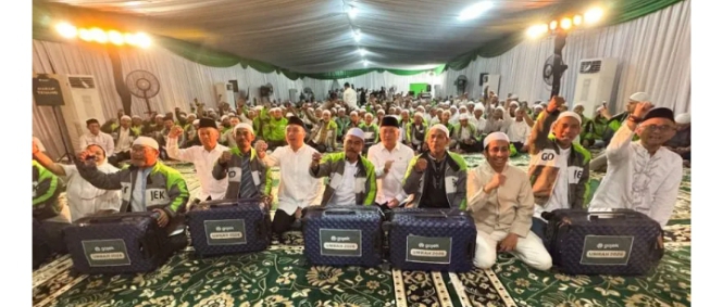 Gojek Berangkatkan Umrah Gratis 70 Driver Paling Setia, M...