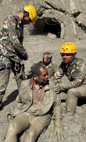 Hampir 3.000 Orang Masih Hilang dalam Banjir Nepal-Tibet, Korban Tewas Tembus 676