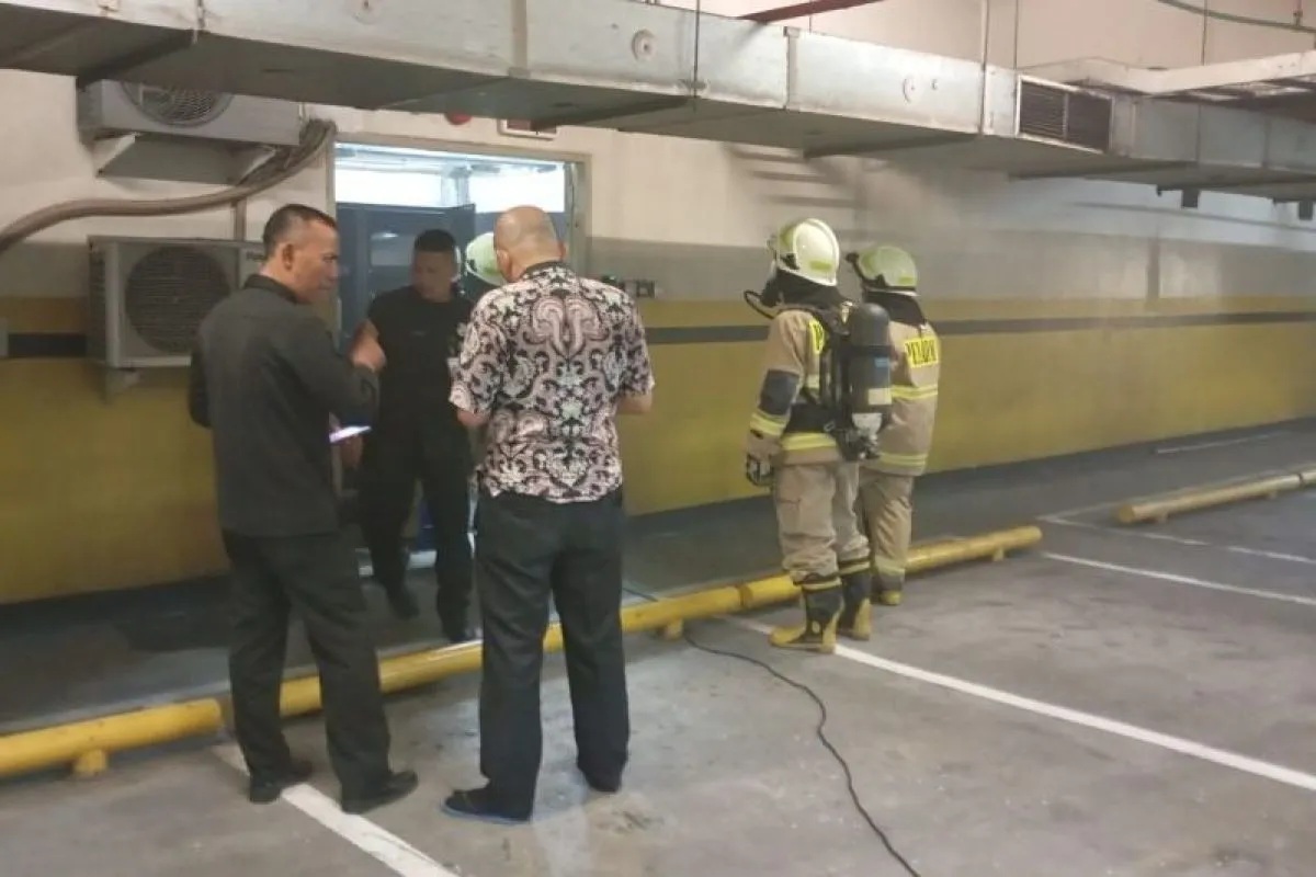 Geger Kebakaran di Gedung K...