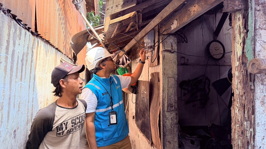 PLN Hadirkan Sambungan Listrik Gratis untuk 83 Keluarga Prasejahtera di Jakarta Raya.