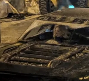 The Batman: Part II: Stunt Double Scarlett Johansson Terlihat dalam Batmobile