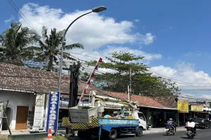 Tingkatkan Keselamatan Pengguna Jalan, Pemkab Sleman Perbaiki PJU Jalan Godean 