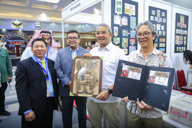 Wali Kota Bangga Bandung Jadi Tuan Rumah Pameran Filateli...
