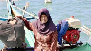Ancaman Krisis Iklim di Balik Ketangguhan Nelayan Perempuan Suku Bajo