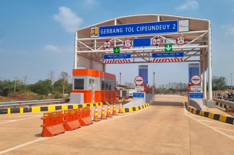 Gerbang Tol Sementara Cipeundeuy Ruas Tol Cipali Mulai Ha...