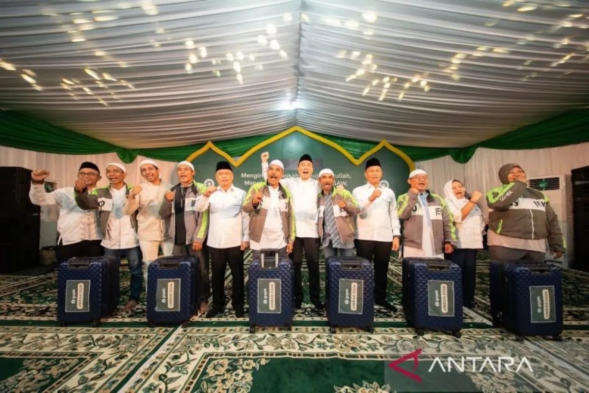 Gojek Berangkatkan 70 Driver Ojol Umrah ke Tanah Suci, Menhub Dudy Beri Apresiasi 
