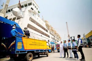 Kapal Pelni Angkut 283 Ton Bantuan Tahap 2 untuk Korban Gempa NTT