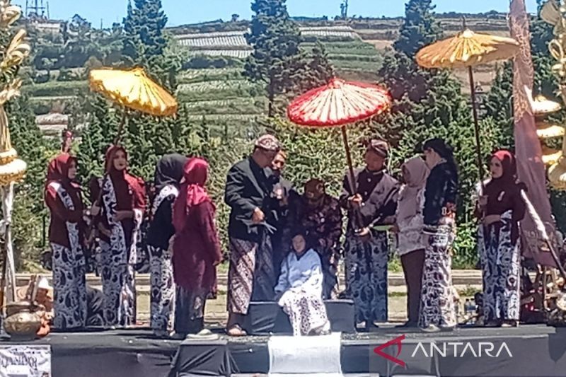 Menjaga Tradisi, Menyapa Wisatawan: Pesona Ruwatan Anak Gimbal di Dieng