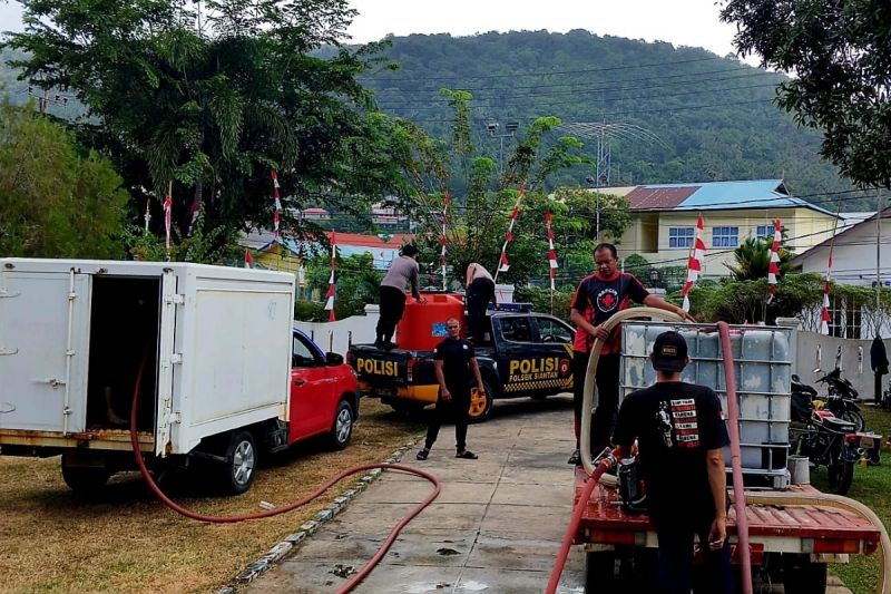 Penuhi Kebutuhan Warga, Pemkab Kepulauan Anambas Salurkan Air Bersih Gratis 