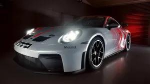 Porsche Perkenalkan Mobil B...