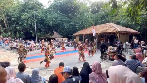 Suasana Banyumasan Hadir di Tanabambu, Obati Rindu Perantau di Jabodetabek