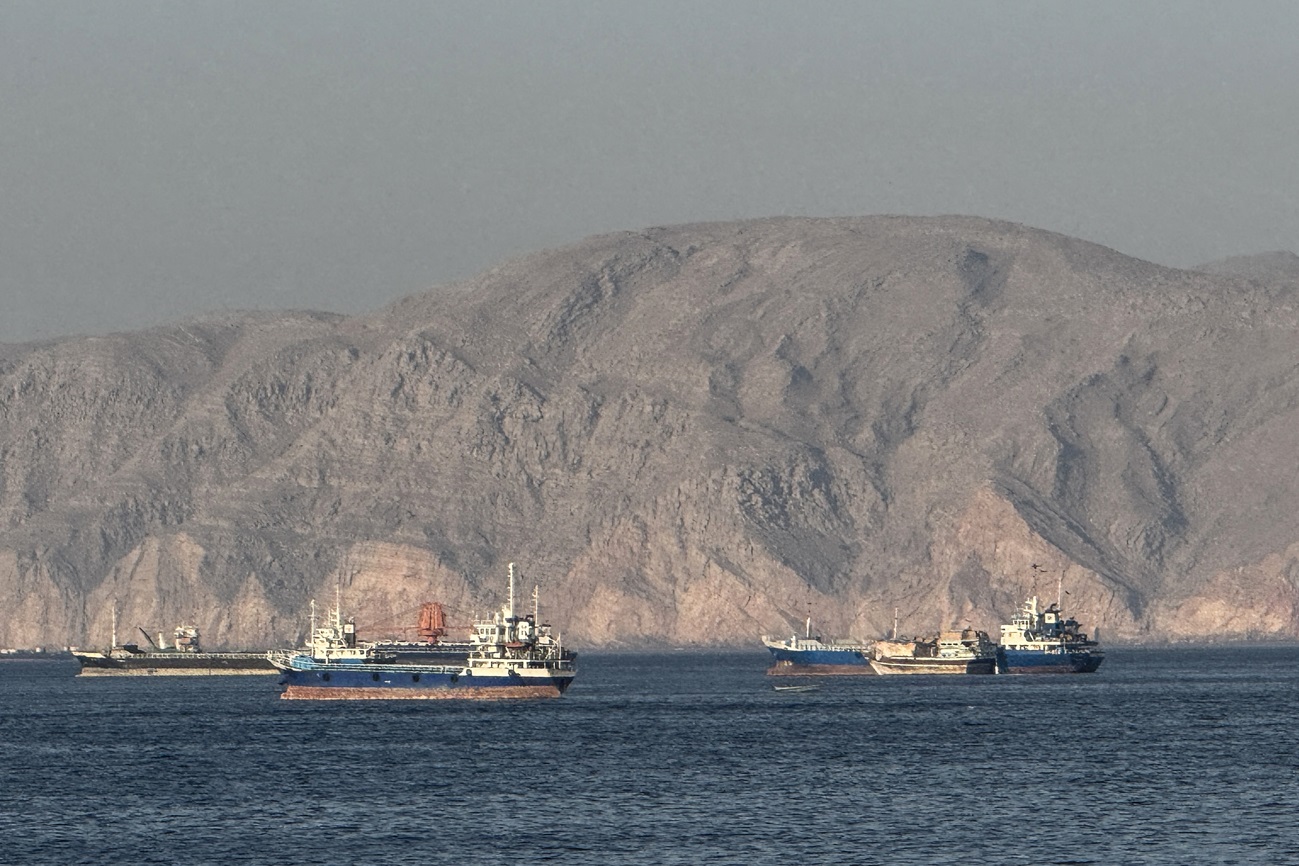 400 Kapal Terjebak di Teluk, Selat Hormuz Masih Mencekam