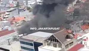 Gulkarmat Kerahkan 85 Anggota Padamkan Kebakaran di Gambir Jakpus